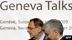 سعید جلیلی مذاکره کننده اصلی هسته ای ایران (راست) و خاویر سولانا مسئول سیاست خارجی اروپا در مذاکرات ژنو 