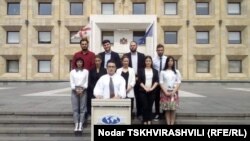 Пресс-конференция студентов Черноморского университета у здания правительственной канцелярии