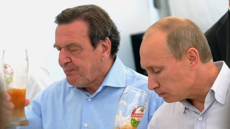 Бывшего канцлера ФРГ Герхарда Шредера, критикуемого за связи с Россией, лишат офиса в бундестаге