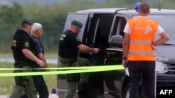 Драган Василькович в сопровождении полиции после экстрадиции в Хорватию, Загреб, 9 июля 2015