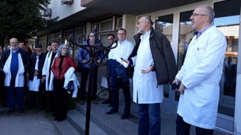 Protestna šetnja ljekara i stomatologa u Bihaću