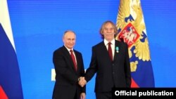 Путин Владимир Пушкинан мидал елира Ногавица Яромирна.
