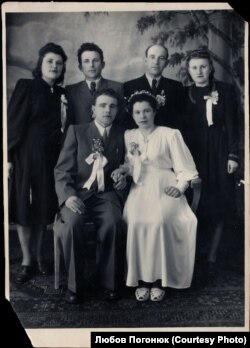 Весілля Любові та Йосипа Погонюків у Магадані, 1957 рік. Фото: приватний архів Любові Погонюк, оцифровано ГО «Після тиші»