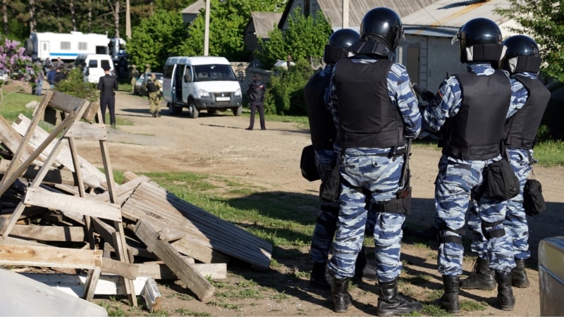 ФСБ Бакчасарайдагы крым татарларынын үйүн тинтип жатат