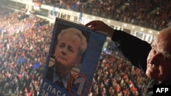 Pristalice Srpske radikalne stranke su na preizbornim mitinzima nosili i slike Slobodana Miloševića, Beograd, 31. januar 2008