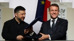 Украинанын президенти Владимир Зеленский менен Франциянын лидери Эммануэл Макрон, 6-январь, 2026-жыл