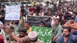 احتجاجیان: حکومت کراچۍ کې تر ۴۰۰ زیاتې چایخانې تړلې دي