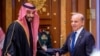 محمد بن سلمان (چپ) و شهباز شریف امضای خود را پای این پیمان مشترک گذاشتند؛ عکس از سال ۲۰۲۴