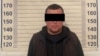 Жер сатууга шектелип кармалган жергиликтүү кеңештин мурдагы депутаты. Милиция тараткан сүрөт.