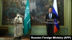 Рускиот министер за надворешни работи Сергеј Лавров и неговиот саудиски колега принцот Фајсал бин Фархан ал-Сауд одржаа заедничка прес-конференција по нивната средба во Москва, 14 јануари 2021 година