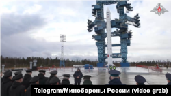 Російська ракета «Ангара-1.2» на стартовому майданчику космодрома «Плесецьк»