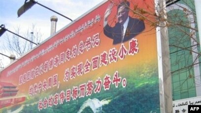 Қыз өзін қалай сиқылағанын көрмей тұр