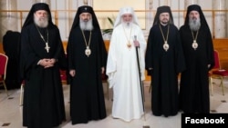 Noul episcop de Bălți (primul din stânga) alături de capii Mitropoliei Basrabiei și Biserici Ortodoxe Române. 