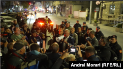 Игор Додон дава изјава на протест пред Централната озборна комсиија три часа по затворањето на гласачките места