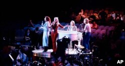Группа ABBA выступает на Генеральной Ассамблее ООН, участвуя в проекте "Музыка для концерта UNICEF". 9 января 1979 года