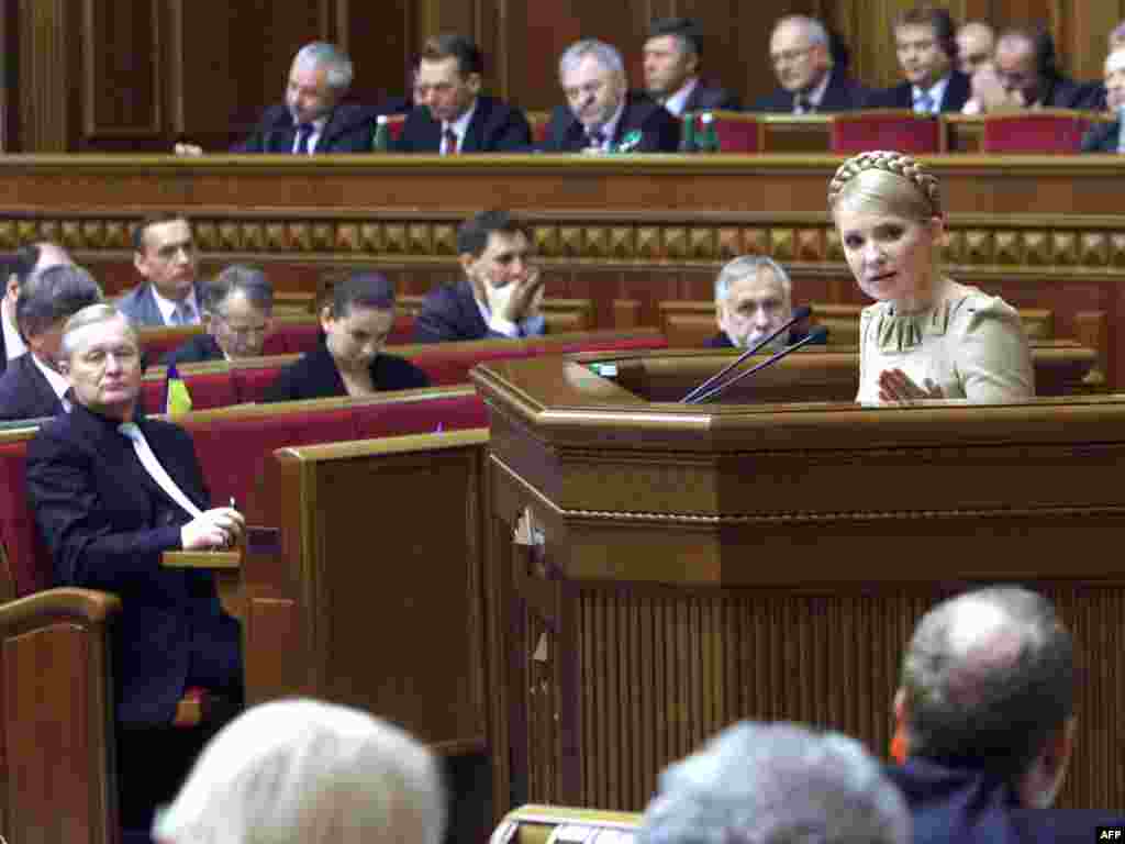 Украіна: прэм’ер-міністар Юлія Цімашэнка інфармуе дэпутатаў пра сытуацыю з сьвіным грыпам у краіне.