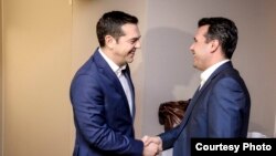 Kryeministrat e Greqisë dhe Maqedonisë, Alexis Tsipras dhe Zoran Zaev, janë takuar për herë të parë javën e kaluar në margjina të një samiti në Davos të Zvicrës.