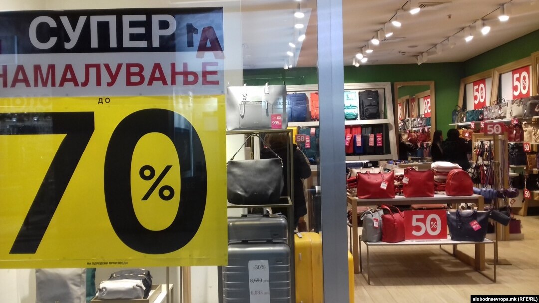 Продавници, каси и намалување во Скопје