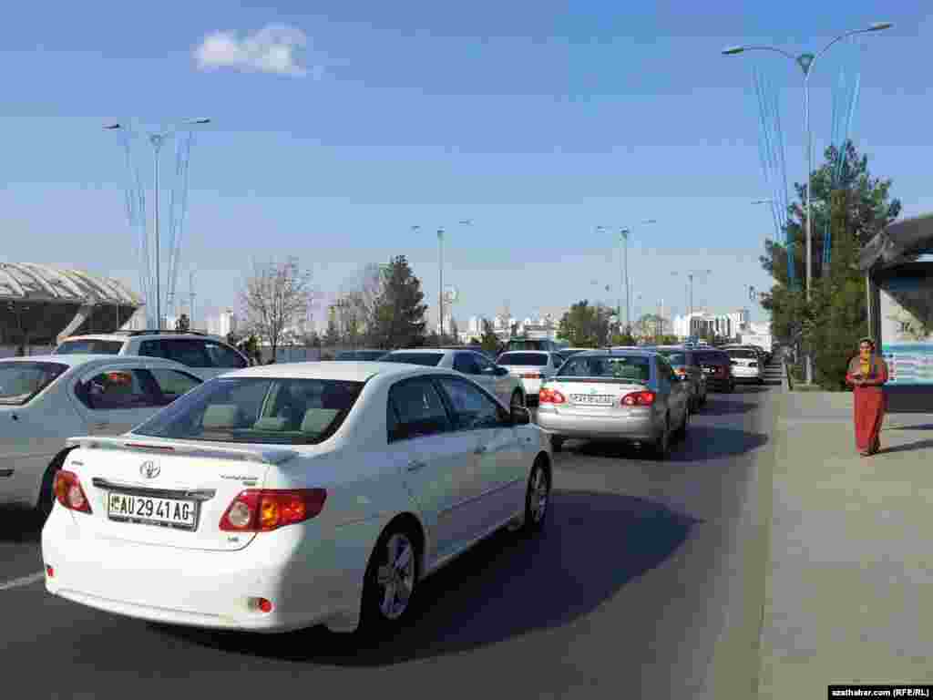 Aşgabatdaky ýol dykynlary