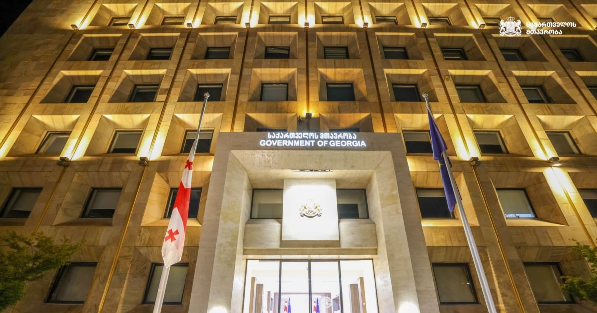 აგვისტოს ომის მე-18 წლისთავზე საქართველოს ადმინისტრაციულ შენობებზე სახელმწიფო დროშები დაუშვეს