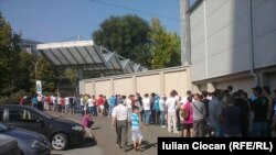 La intrarea pe stadionul „Zimbru” din Chişinău