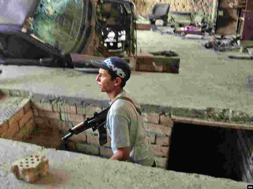 Ўшда зачистка ўтказаëтган қуролли кучлар.