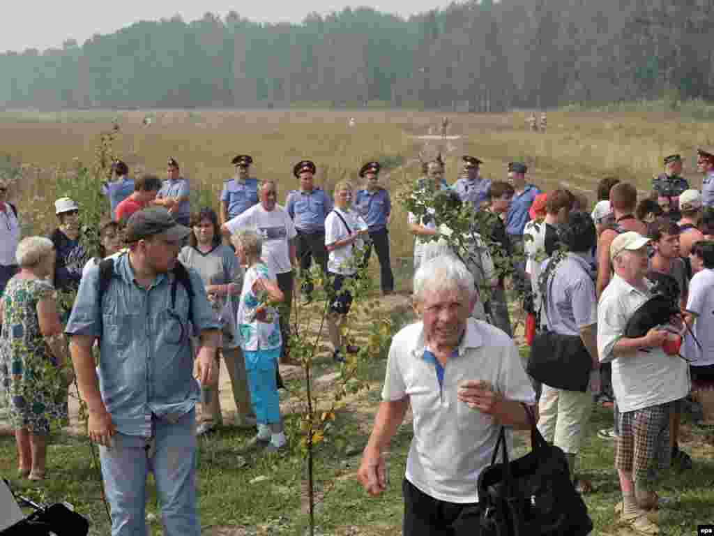 Surrounded by police officers, activist gather to protest against the destruction of the Khimki Forest on August 2.