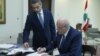 Libanski premijer Nadžib Mikati (desno) potpisuje dekret za formiranje nove vlade Libana u predsedničkoj palati u Babdi, Liban (10. septembar 2021.)