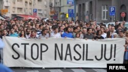 Beograđani su protestovali zbog nasilja, nakon ubistva francuskog navijača Brisa Tatona, 2009.