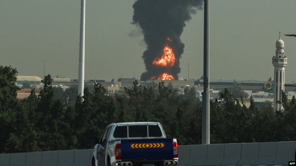 د دوبۍ نړیوال هوايي ډګر سره پراخه اورلګېدنه 