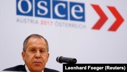 Ruski ministar vanjskih poslova Sergej Lavrov obraća se na konferenciji za novinare tokom sastanka ministara vanjskih poslova OEBS-a u Beču, 8. decembra 2017.