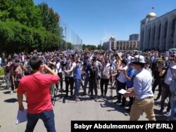 Участники акции #Rеакция 3.0. Бишкек, 29 июня 2020 года.