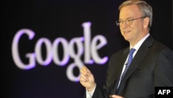 Виконавчий голова Google Ерік Шмідт під час презентації нової версії планшета Nexus 7, Сеул, 27 грудня 2012 року