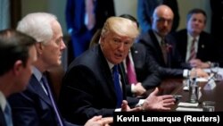 Trump sa republikancima i demokratama raspravlja o korištenju oružja, Washington