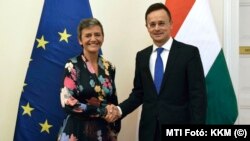 Szijjártó Péter külügyminiszter mellett Margrethe Vestager versenypolitikáért felelős uniós biztos Budapesten 2018. június 1-jén