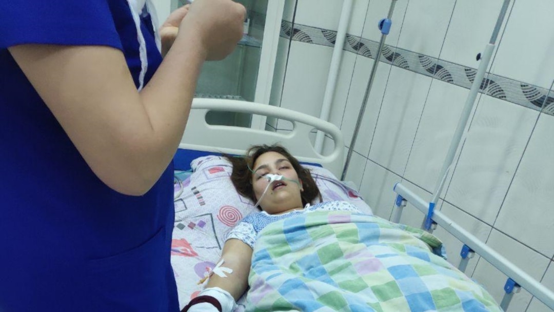 Vrach qabulida bolgan tola qiz Vrach qabulida bolgan tola qiz