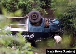 Rrokullisja e autobusit në kufirin Kosovë-Mali i Zi. 25 korrik, 2002.