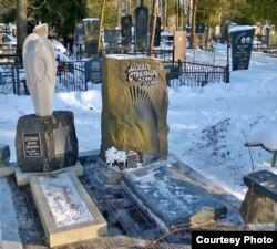 Магіла Міхася Стральцова на сталічных Чыжоўскіх могілках