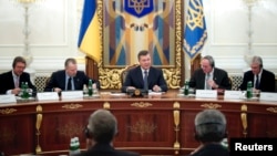 Ukrainian President Viktor Yanukovych (center) at a meeting in Kyiv on November 5 to sign the Chevron deal.