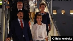 Президент Венгрии прибыл в Тбилиси со своей супругой Анитой Херцег