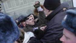 Во время драки между сторонниками и противниками закона о пропаганде гомосексуализма у здания Государственной думы