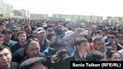 Митинг против «продажи земель». Атырау, 24 апреля 2016 года.