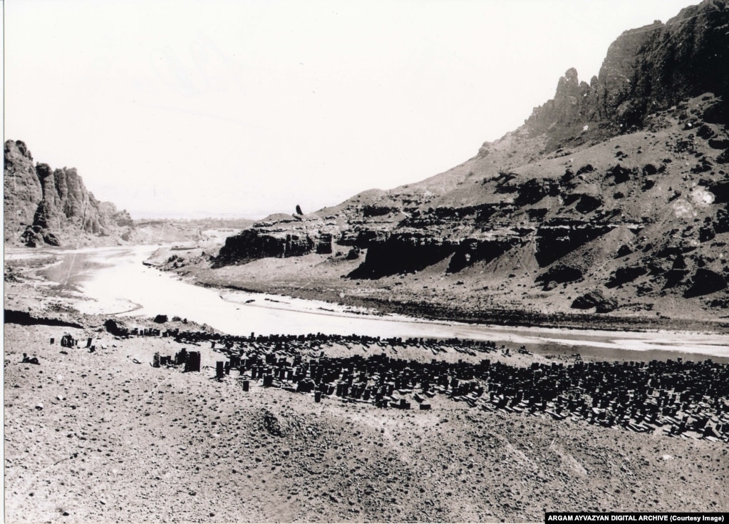 An undated photo showing a section of the cemetery. On the right side of the riverbank is Iran. The Aras River serves as the international border.