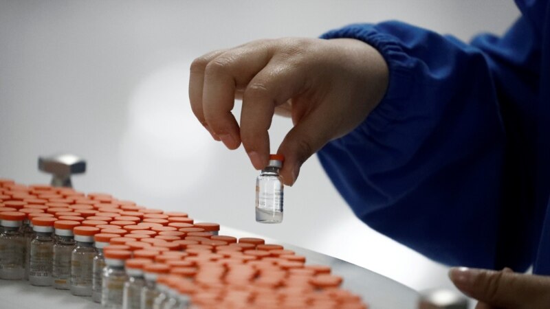 Bloomberg: Кытай Батыштын COVID-19га каршы вакцинасын албайт