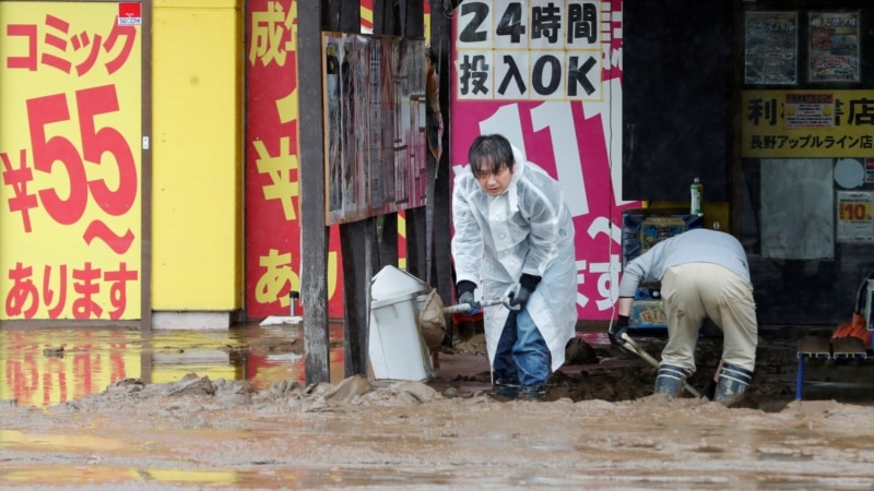 Dy të vdekur dhe gjashtë të zhdukur nga përmbytjet në Japoni