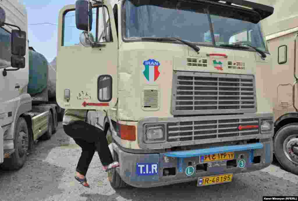 Armenia -- Iranian truck-drivers in Armenia, 24Aug2012