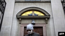 Vernik izlazi iz crkve, Beograd, 22. mart