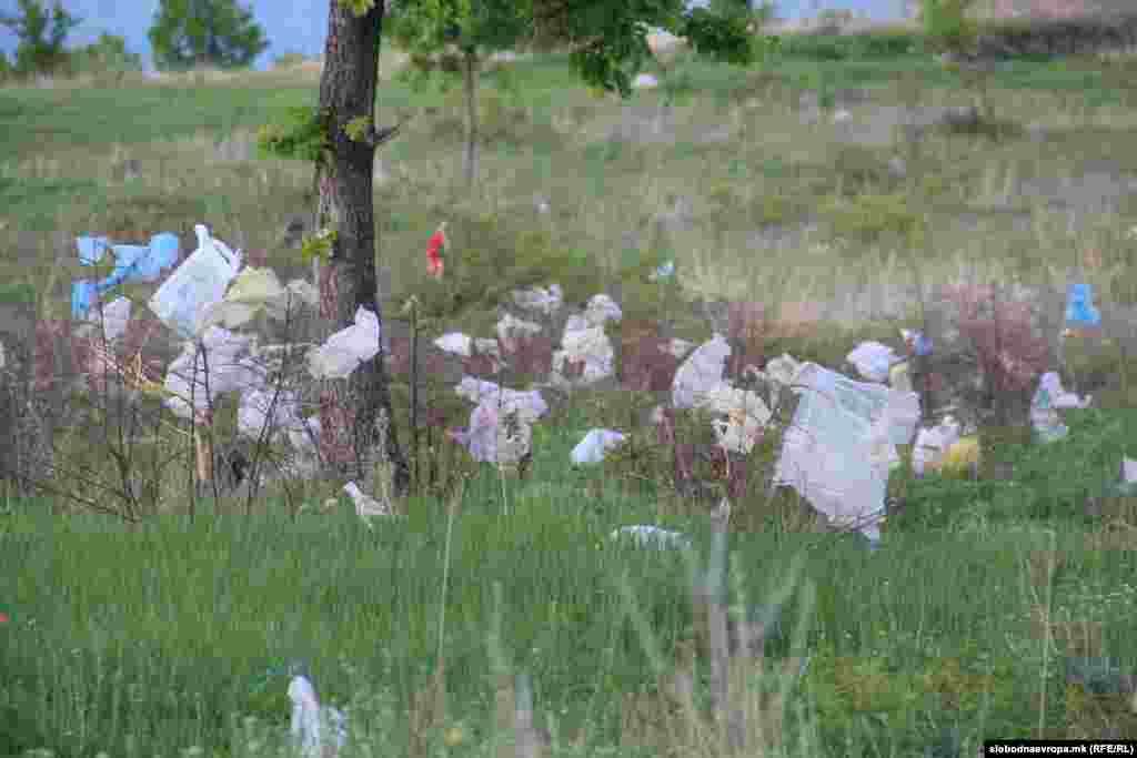 Депонија на патот Количане - Батинце во општина Студеничани