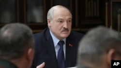 Aljakszandr Lukasenka részt vesz egy katonai vezetőkkel tartott megbeszélésen Minszkben 2022. január 17-én