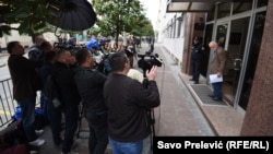 Novinari pred Višim sudom u Podgorici (Foto: Arhiva RSE)